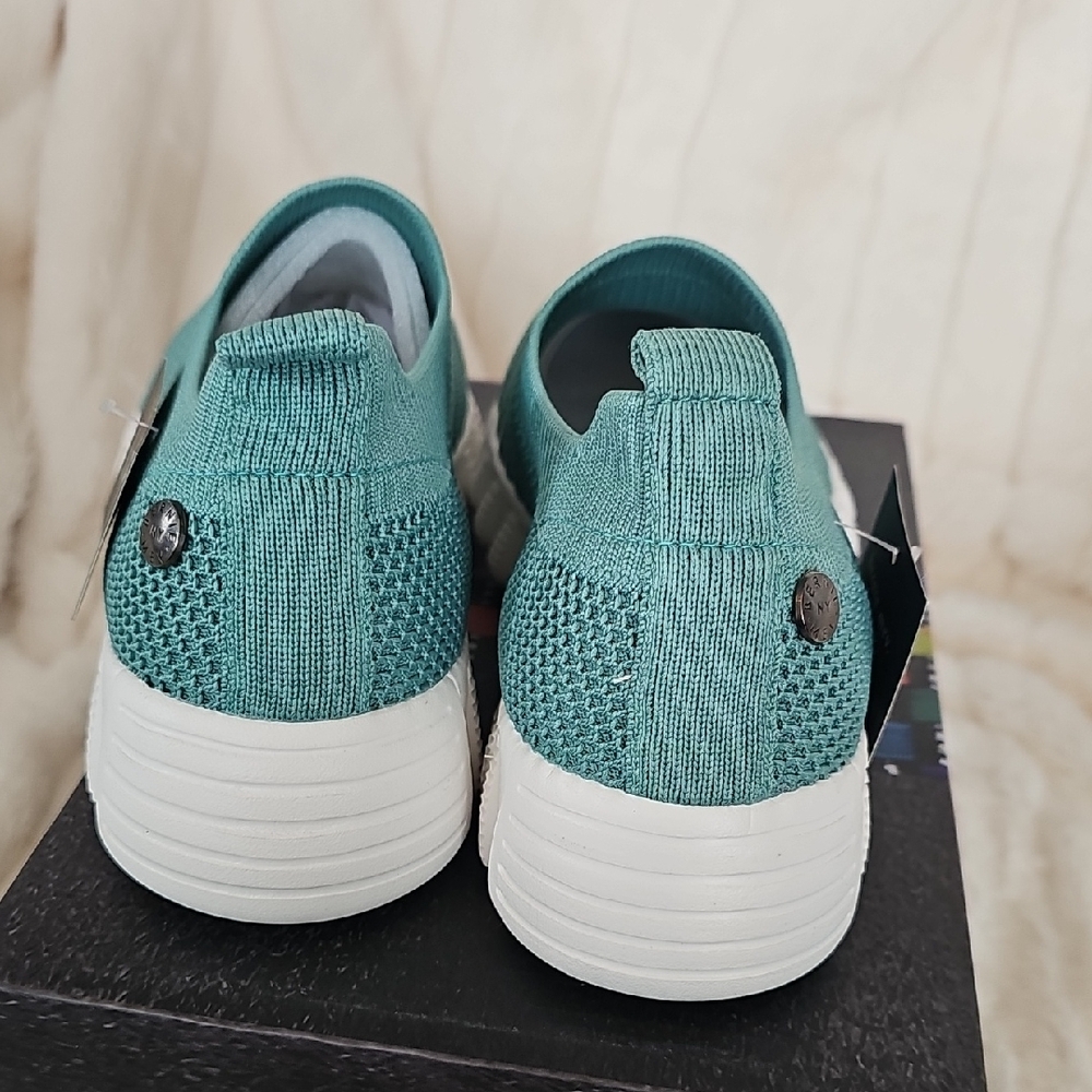 bernie mev. Teal and Gray Knit Sneakers - Picture 7 of 9